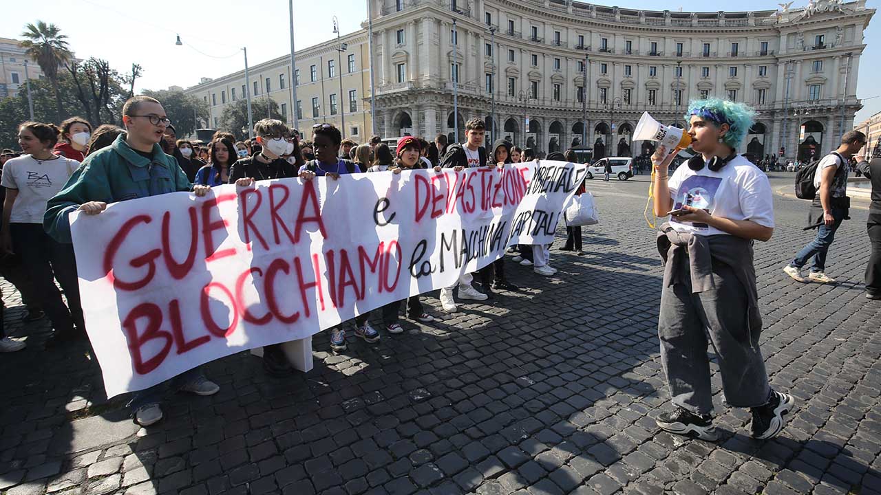 piazza repubblica fridays future roma corteo manifestazione