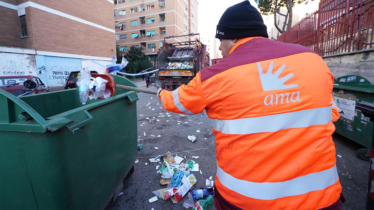 raccolta rifiuti roma ama
