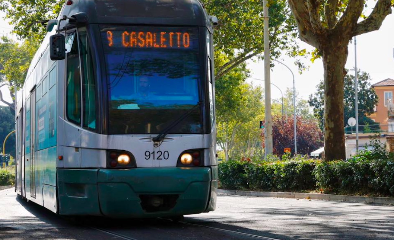 Tram 8, ripristinata linea elettrica: in corso test. Da domani prevista riattivazione intera linea