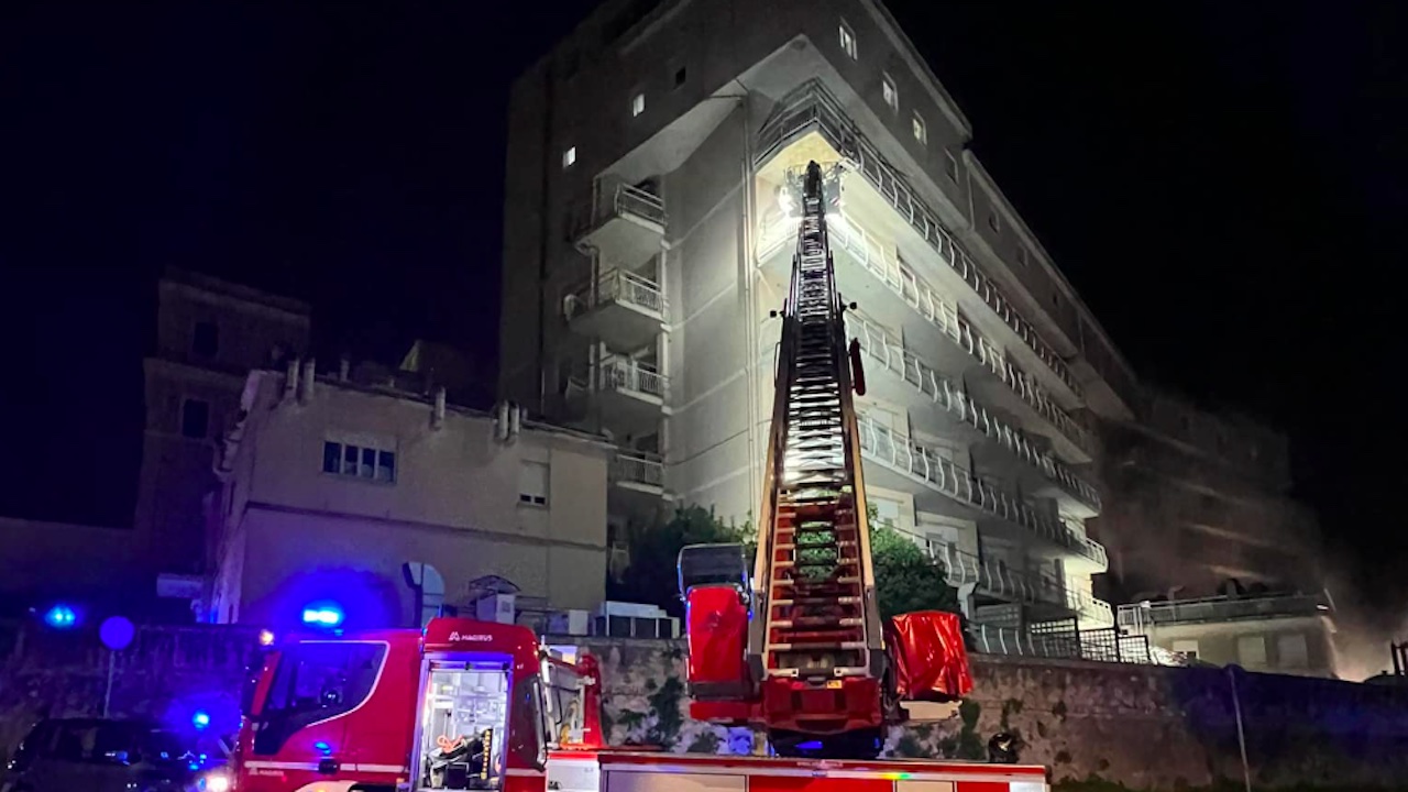 Incendio all'ospedale di Tivoli: quattro morti e oltre 200 pazienti evacuati