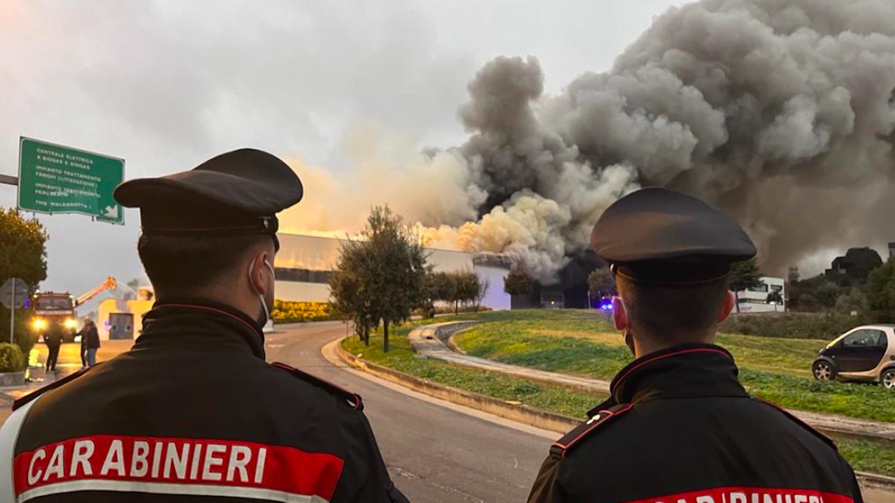 Incendio Malagrotta, inquinanti nell'aria entro i limiti: nuova ordinanza del sindaco