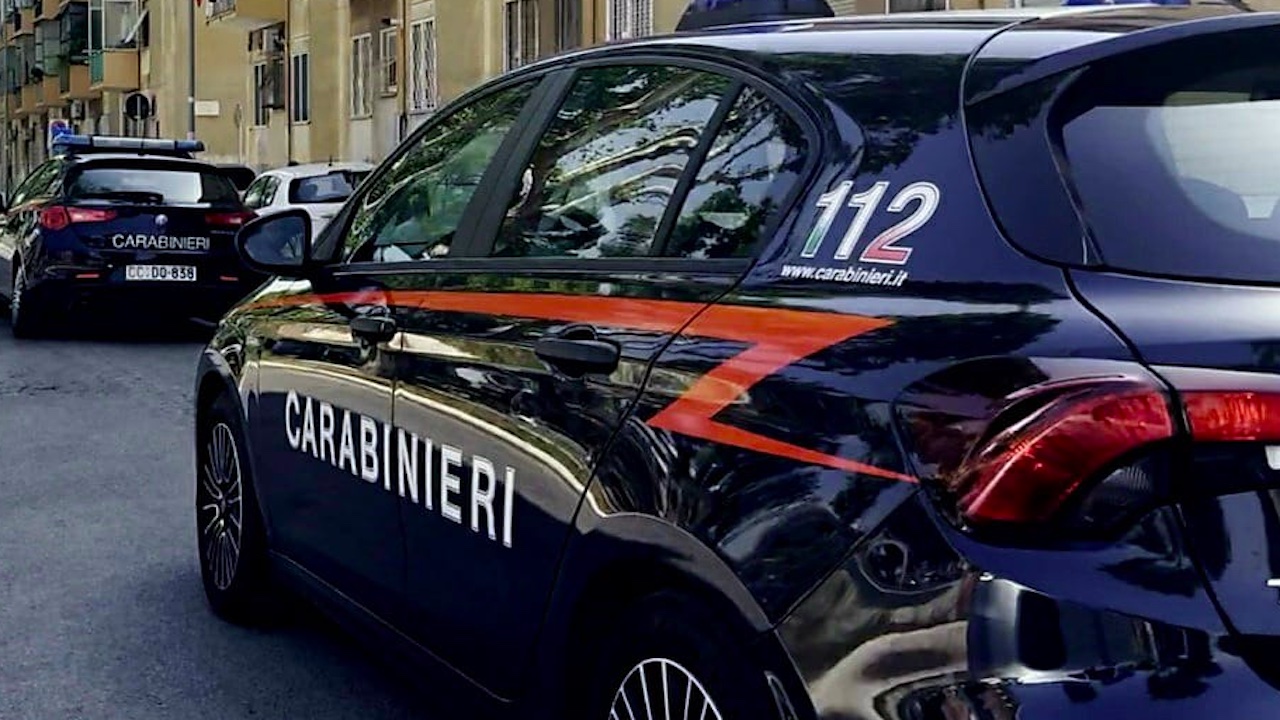 Roma, rissa a colpi di pale e bastoni in strada a Prima Porta: 4 feriti gravi, uno investito