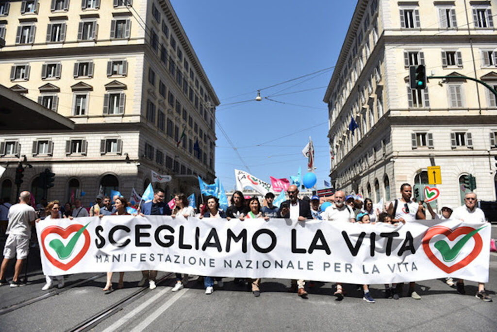 corteo pro vita roma strisccione