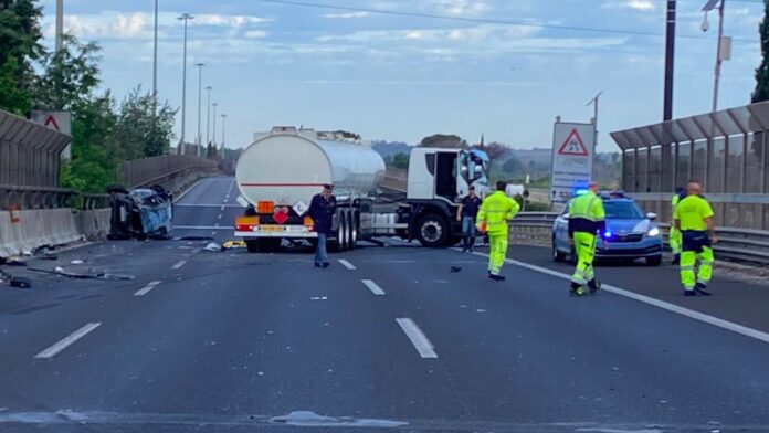 Roma, incidente sul Gra tra auto e mezzo pesante: morto 54enne