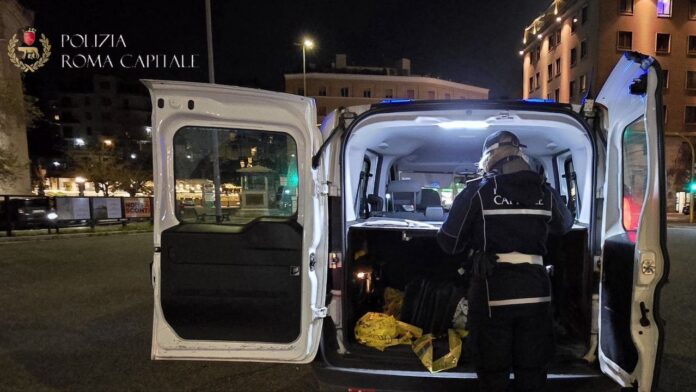 Furto di scooter in centro a Roma: il proprietario filma la scena e fa rintracciare il ladro