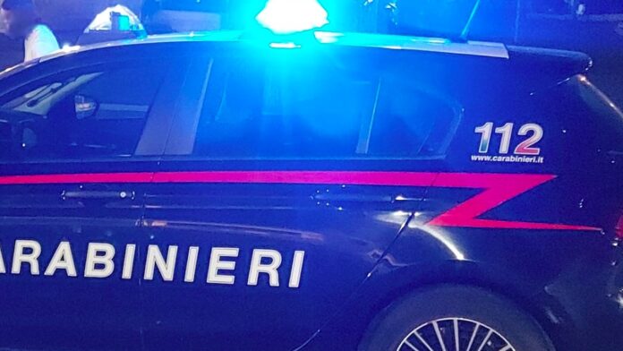 Anzio, donna sporca di sangue soccorsa in strada da barista: 