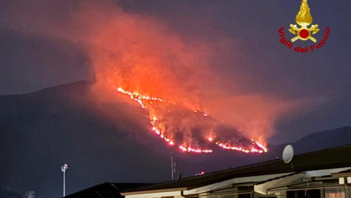 Incendi in provincia di Latina, in fiamme oltre 70 ettari vegetazione tra Itri, Lenola e Fondi