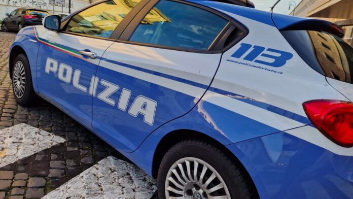 Roma, rapinato durante incontro hot scappa nudo in strada: 3 arresti