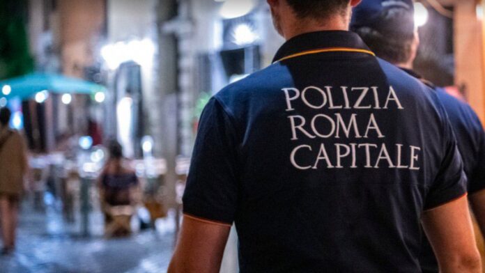 Trastevere, aggressione a turista rimasto ferito poi calci all'agente della Polizia locale