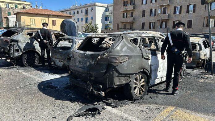 Tivoli, vuole più soldi per una pratica e incendia auto coppia: arrestato