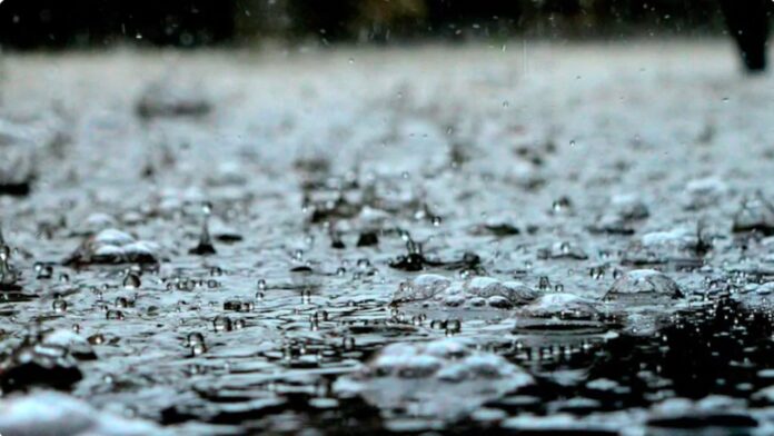 Maltempo su Roma, pioggia e temporali sulla Capitale: allerta meteo