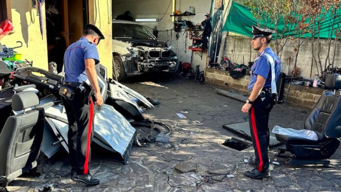 Scoperta officina abusiva per taglio e rivendita auto rubate: 35enne denunciato a Fonte Nuova