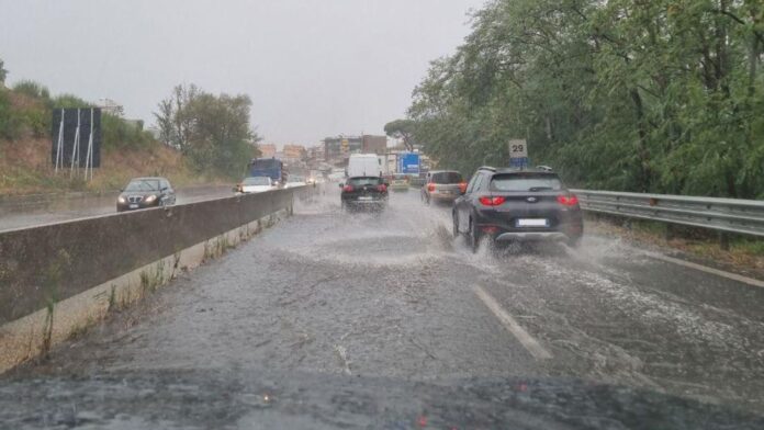 pontina maltempo roma allagata bomba d'acqua