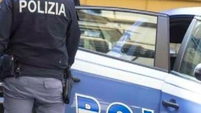 Roma, pistola in pugno rapinano farmacia alla Magliana: 2 arresti