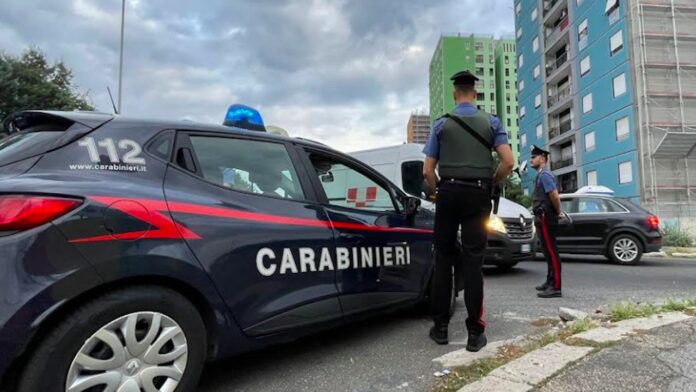 Roma, si rifiuta di pagare la corsa e rapina tassista: arrestata 30enne