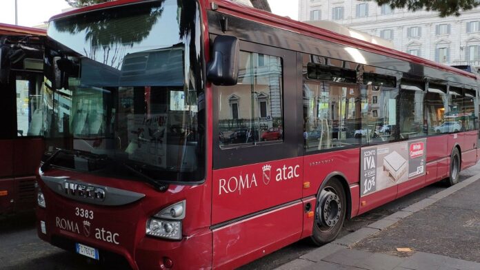 autobus atac roma incidente