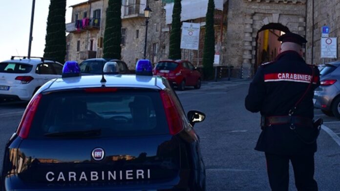 Lite davanti al liceo finisce a coltellate: 16enne trasportato da Ferentino a Roma