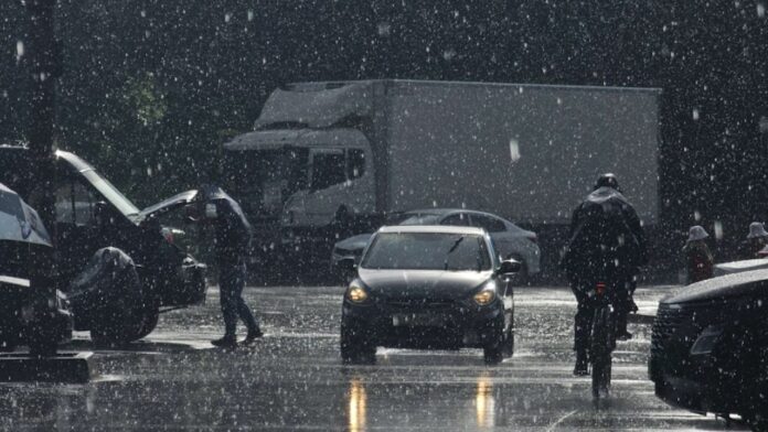 Allerta maltempo a Roma, strade chiuse a Monte Mario: 