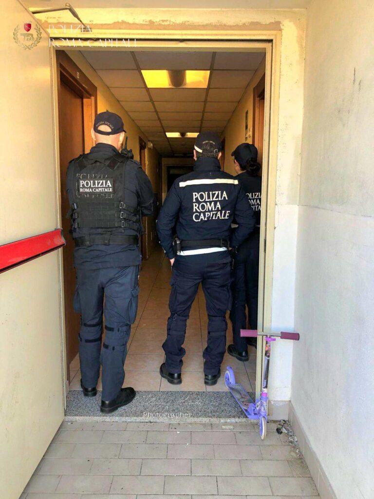 polizia locale roma controlli ex albergo occupato torre maura