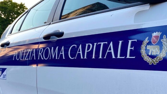 Roma, anziano prende la Pontina contromano e causa 3 incidenti: bloccato