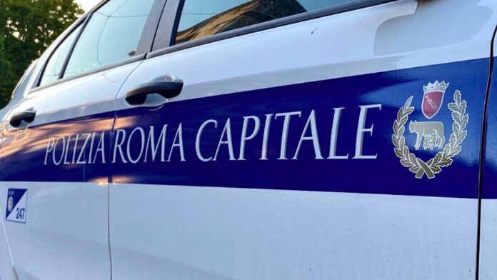 Roma, due bombe carta esplose sulla Togliatti davanti alla sede dei vigili