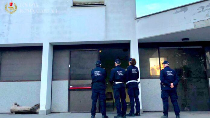 Roma, controlli in ex hotel occupato a Torre Maura: censite 95 persone