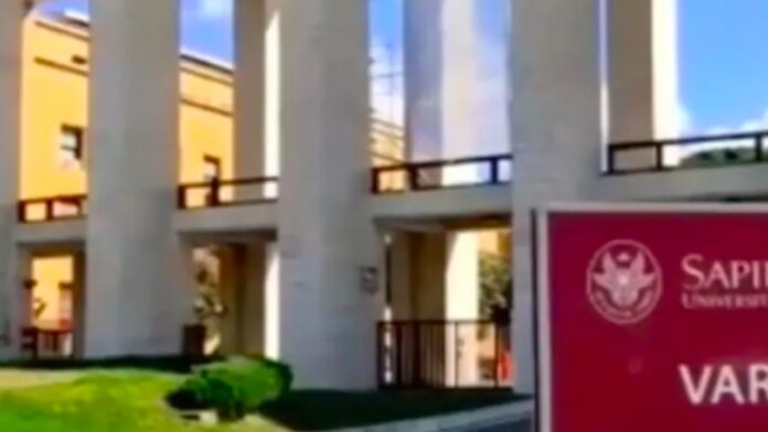 Scontri tra studenti di destra e di sinistra alla Sapienza, vigilante colpito alla testa