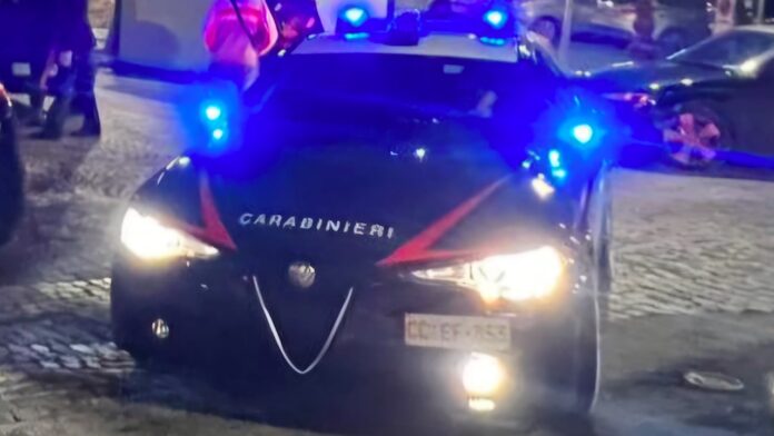 Notte da incubo al Quarticciolo: cancello condominiale sparito e scooter a fuoco